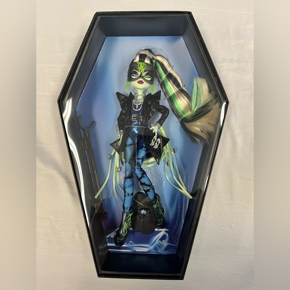 Monster High Haunt Couture Midnight Runway Frankie Stein Doll Mattel - Picture 1 of 14